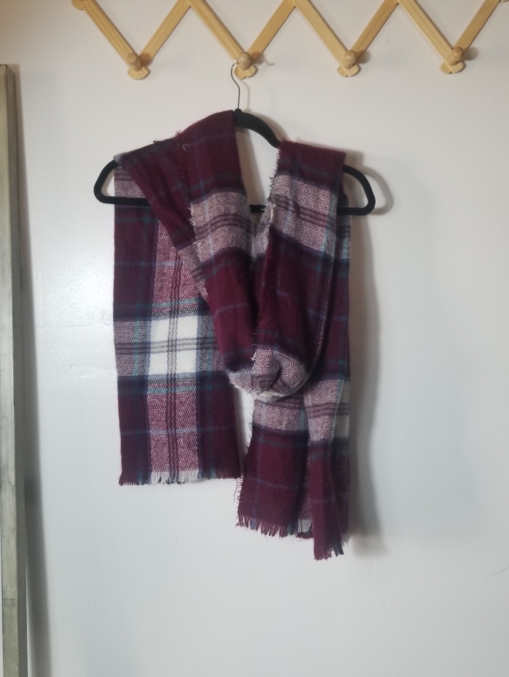 APT 9 WOMEN'S BURGUNDY PLAID SCARF WITH BLUE ACCENTS